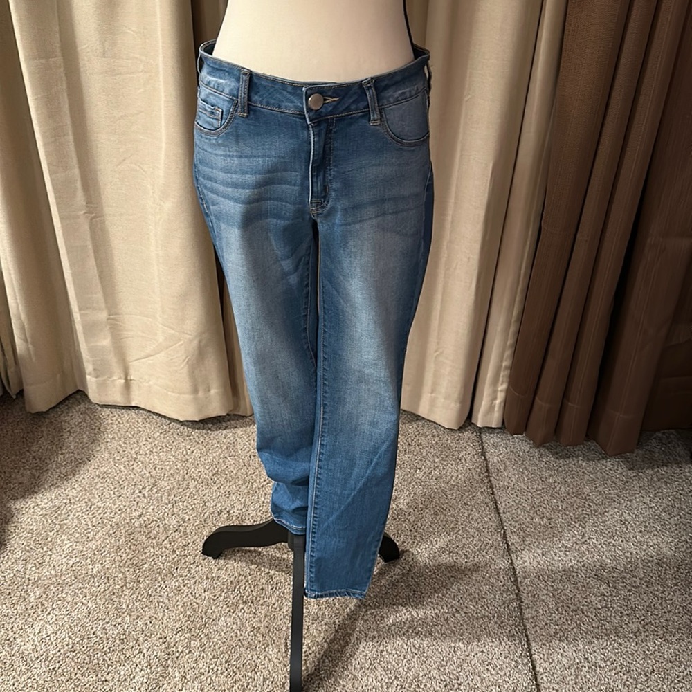 Refuge Skinny Jeans size 8.  27” inseam. Never worn.